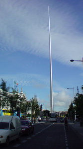 特に意味はないですが、2008年に ダブリンに行った時に撮った 市街中心部にあった不思議な塔の写真を 引っ張り出してみました。